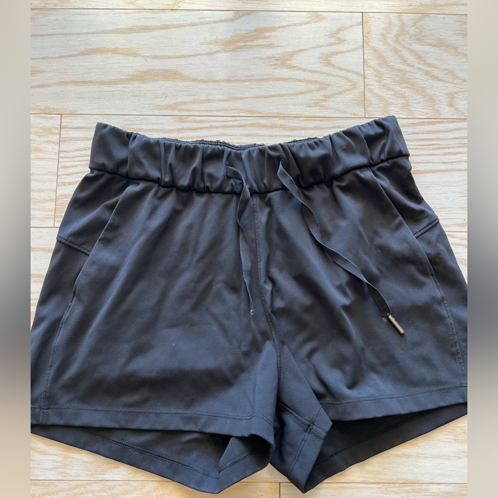 Luli lemon short with pristine condition. Size xs